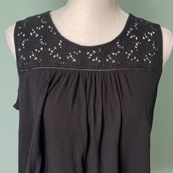 DENVER Hayes Sleeveless Top With Yoke Detail Size Medium - Picture 3 of 4